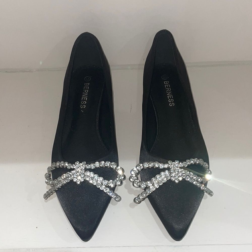 Nordstrom Berness Gracie Embellished Bow Flat Shoes Size 6.5 - Picture 5 of 8